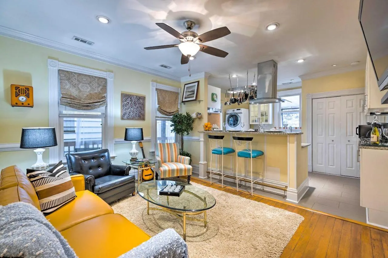 Chic Richmond Apartment With Private Deck And Patio!