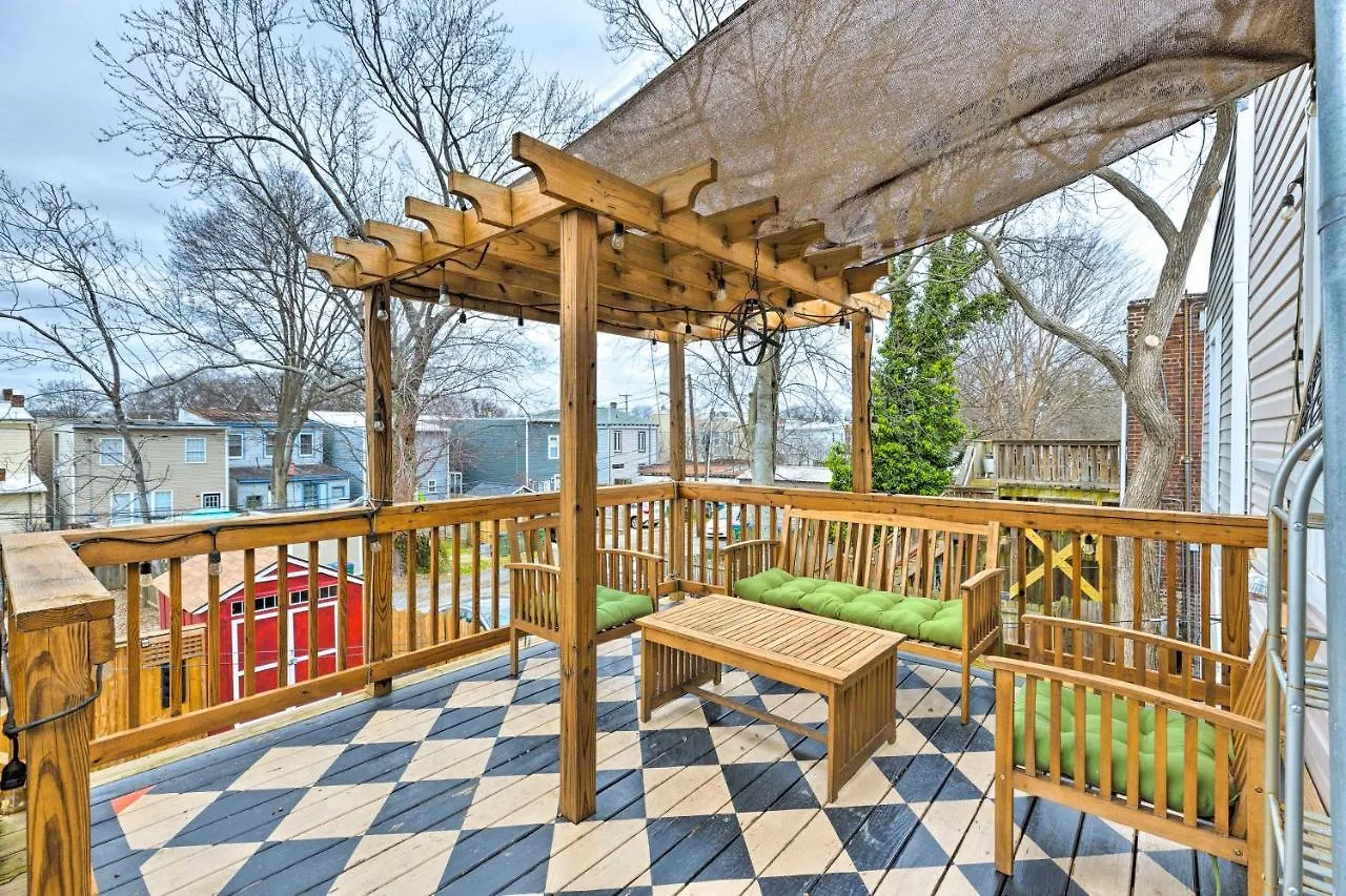 Chic Richmond Apartment With Private Deck And Patio!