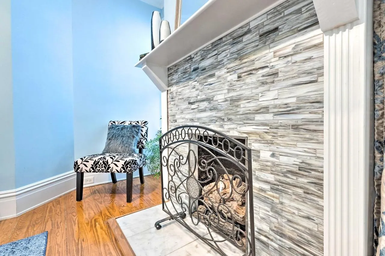 Chic Richmond Apartment With Private Deck And Patio!