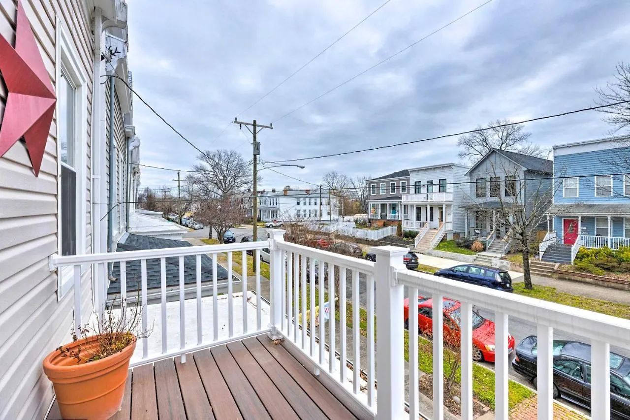 Chic Richmond Apartment With Private Deck And Patio!