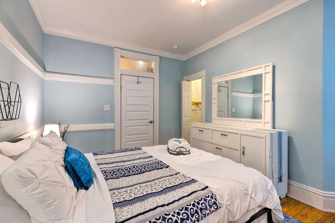 Chic Richmond Apartment With Private Deck And Patio!