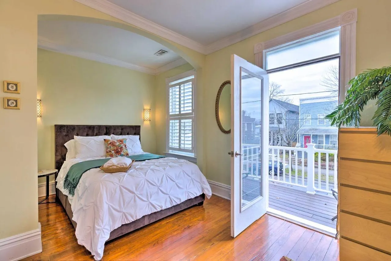 Chic Richmond Apartment With Private Deck And Patio!