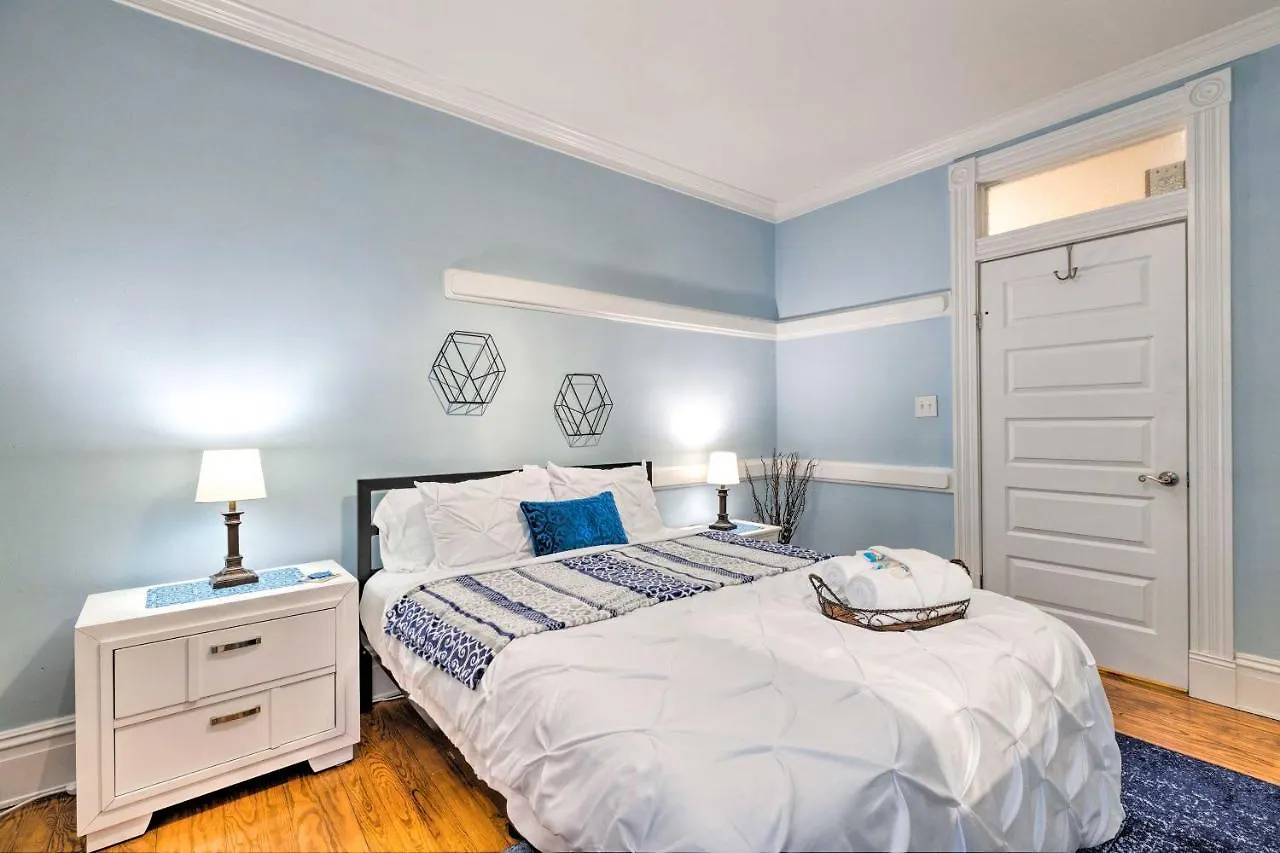 Chic Richmond Apartment With Private Deck And Patio!