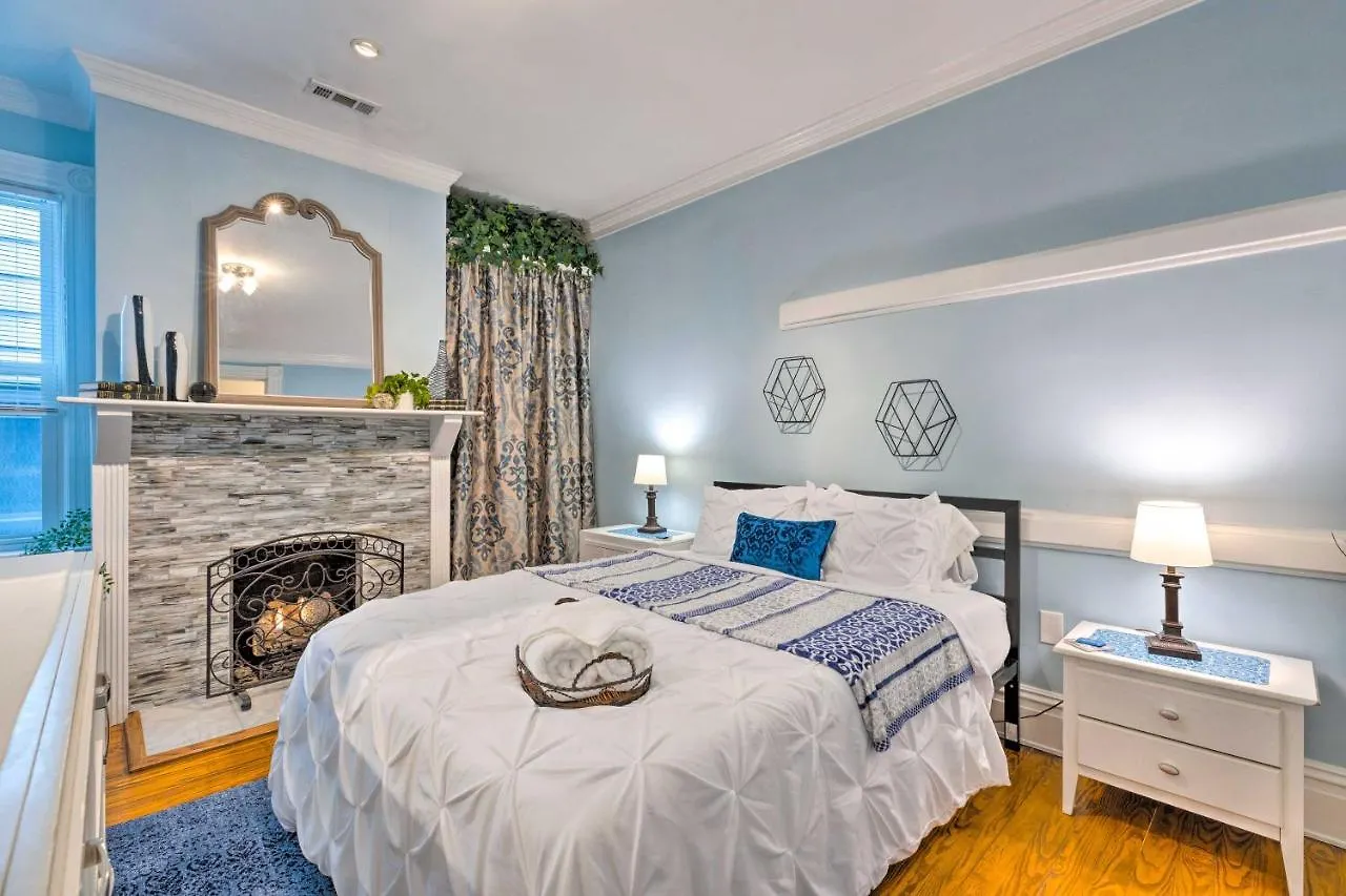 Chic Richmond Apartment With Private Deck And Patio! 0*,
