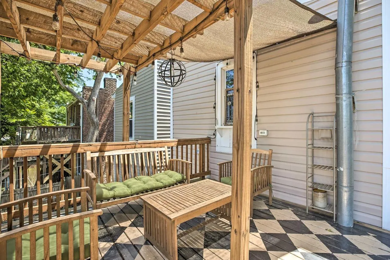 Chic Richmond Apartment With Private Deck And Patio!