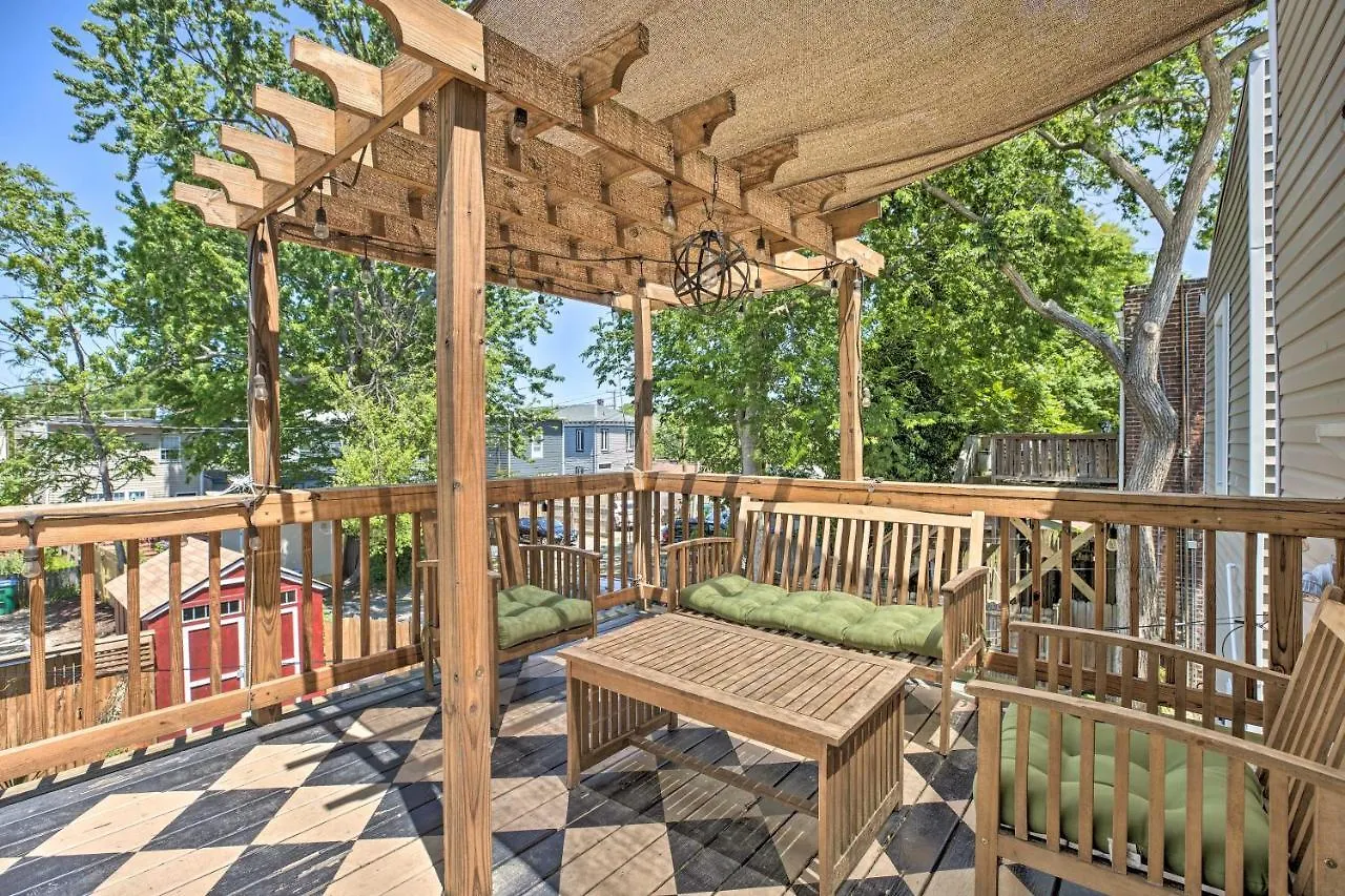 Chic Richmond Apartment With Private Deck And Patio!