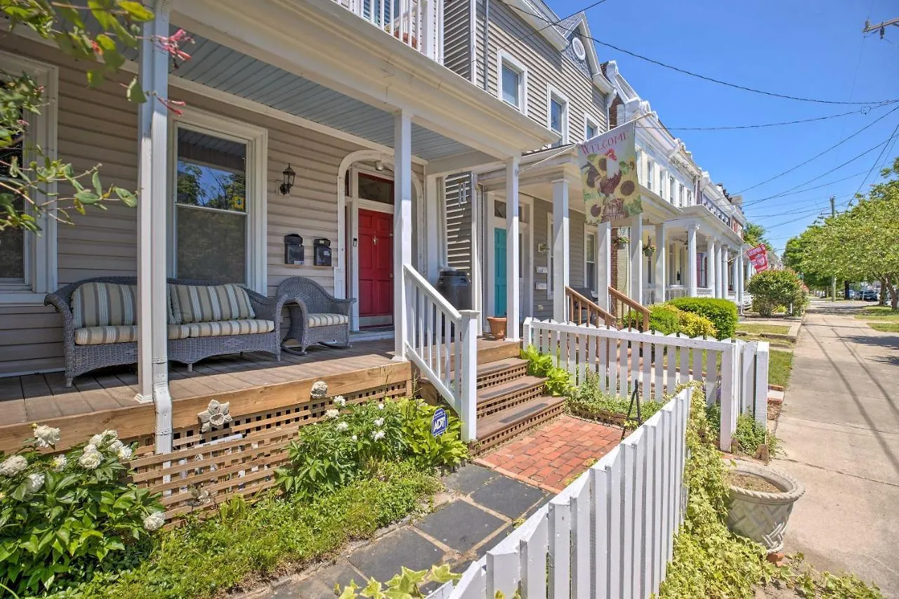 Chic Richmond Apartment With Private Deck And Patio!