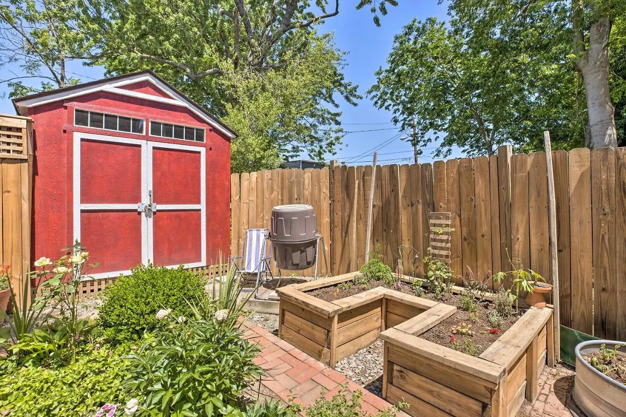 Chic Richmond Apartment With Private Deck And Patio!